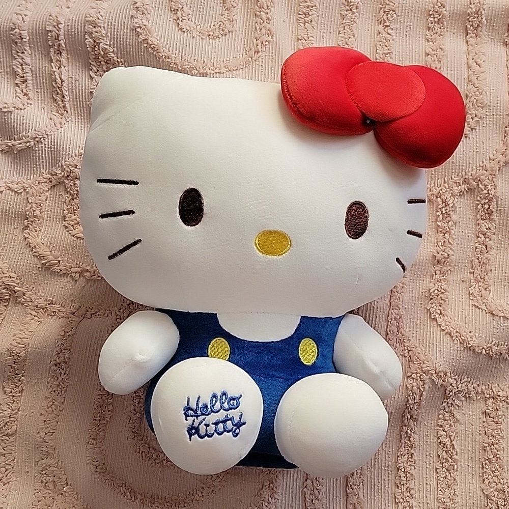 Hello‎ Kitty, adorable Plush Doll, NWOT. Red, white and blue.